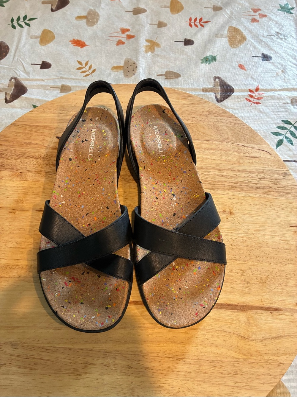 Merrell Women’s Black Cross-Strap Cork-Style Sandals size 11
